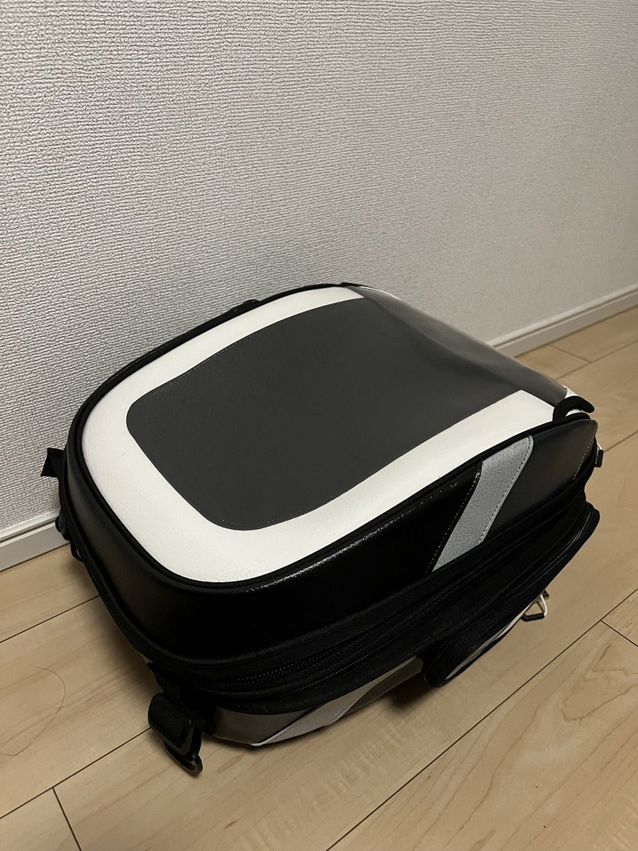 minihel250's tweet photo. プチツーがてらバクスターのタンクバック（22L）ポチッたので試運転してみました！
圧倒的存在感‼︎😳
ここから＋10L拡張できるってメーター見えなくなっちゃうよ笑😂

 #BAGSTER
 #レブル250 https://t.co/moia4ExtVA