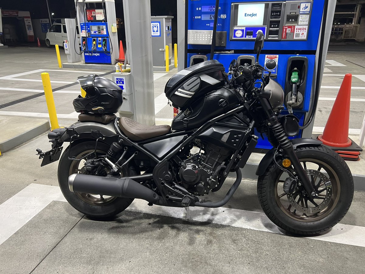 minihel250's tweet photo. プチツーがてらバクスターのタンクバック（22L）ポチッたので試運転してみました！
圧倒的存在感‼︎😳
ここから＋10L拡張できるってメーター見えなくなっちゃうよ笑😂

 #BAGSTER
 #レブル250 https://t.co/moia4ExtVA
