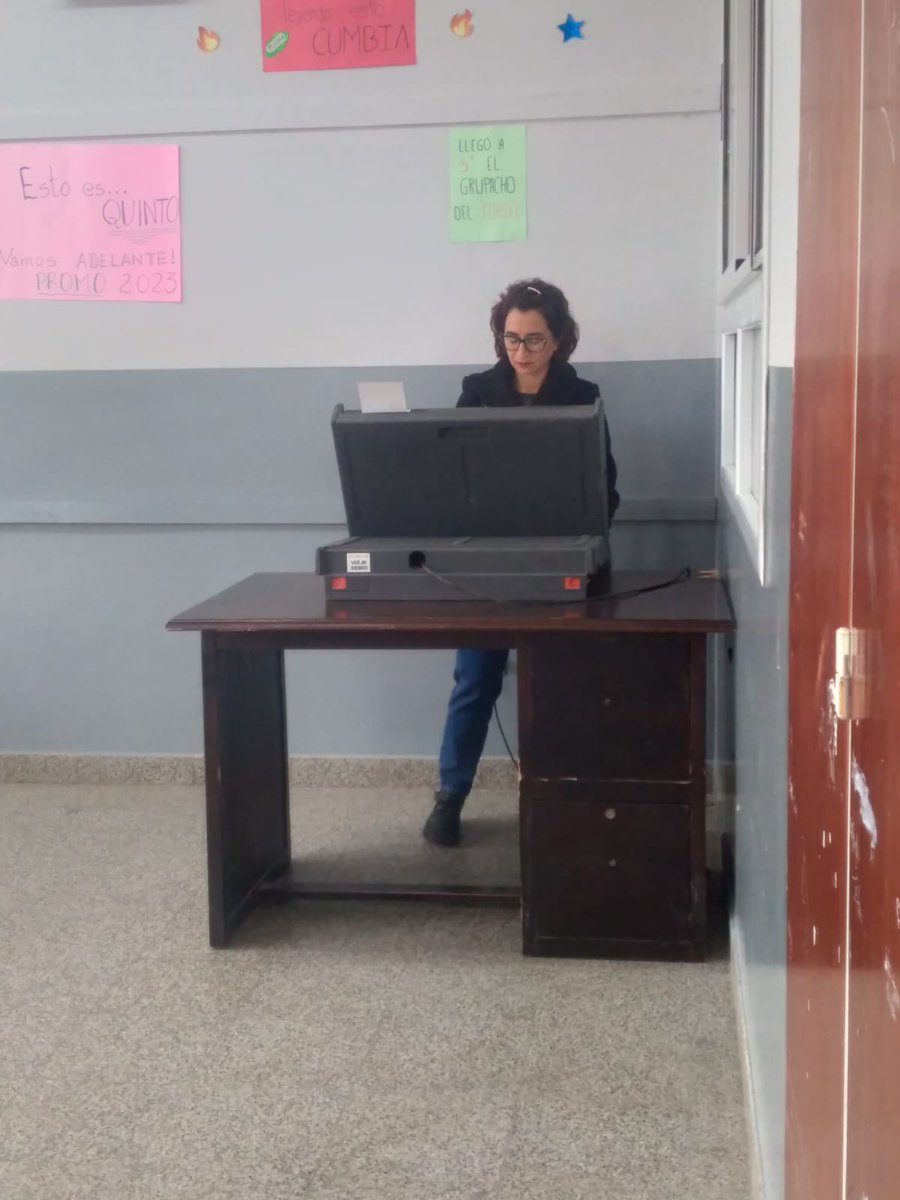 GabrielaCerrano's tweet photo. Ya vote. Siempre del lado de los trabajadores, abajo el ajuste!! https://t.co/a4HzeMi0J9