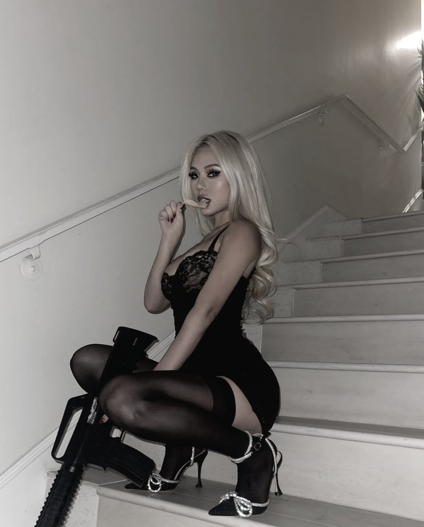 ️️ ️️ 

Eating chips

️️ ️️