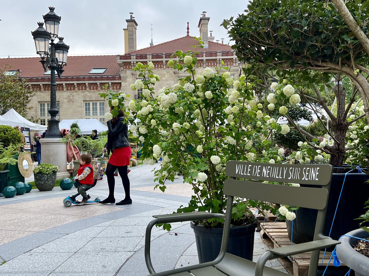 ConstanceLeGrip's tweet photo. Dernières heures pour faire un tour au #SalonduVégétal à #Neuilly ! La Ville de Neuilly et le végétal, une longue histoire ... #pommedeterre #Parmentier #Sablons https://t.co/E5AAbWQDXK