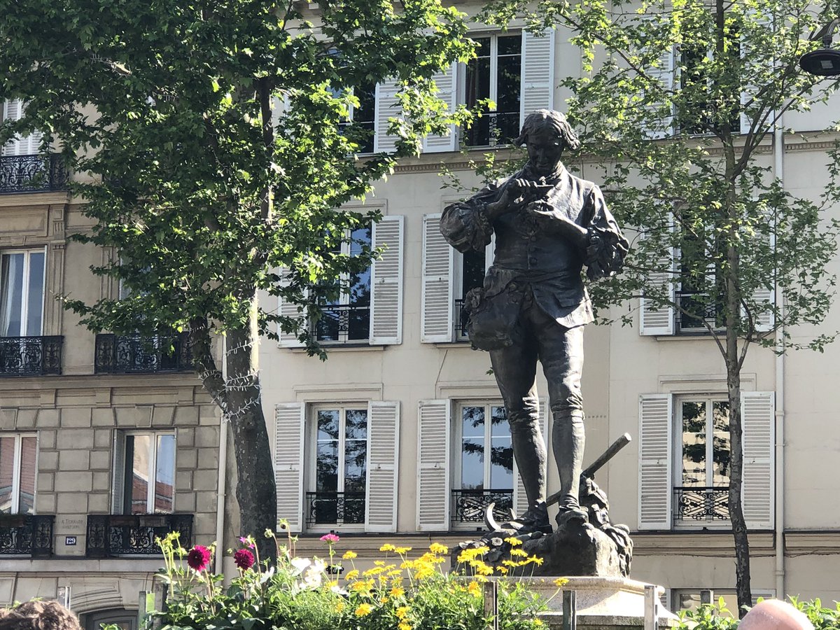 ConstanceLeGrip's tweet photo. Dernières heures pour faire un tour au #SalonduVégétal à #Neuilly ! La Ville de Neuilly et le végétal, une longue histoire ... #pommedeterre #Parmentier #Sablons https://t.co/E5AAbWQDXK