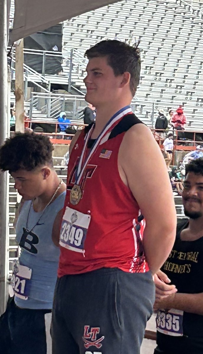 Congratulations 🎈🎉 @DanielSowell76 on making the 🥉podium yesterday!! I’m very proud of your HS throwing career and the way you represented Lake Travis track & field 🔴 ⚫️⚔️!! You have a bright future ahead!!