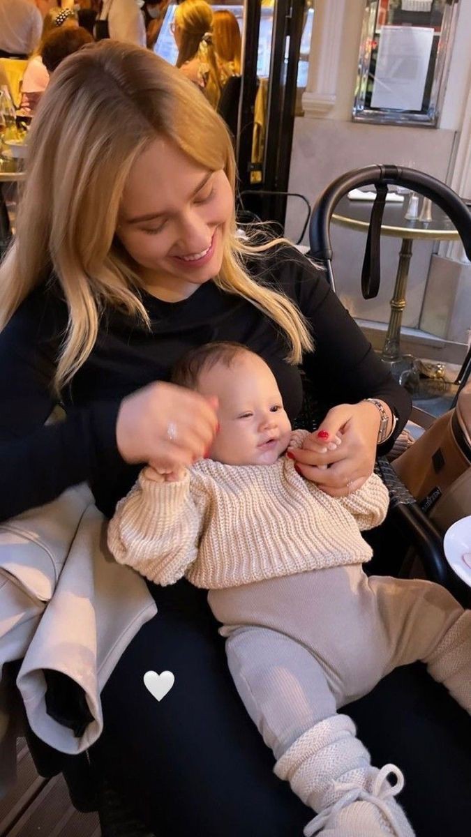 atraiomorenos's tweet photo. feliz dia das mães pra minha rainha, a minha inspiração, meu porto seguro e aquela que me deu a vida, que por mesmo pela sua ausência, quando retorna, faz eu seguir cada dia mais forte, te amo mamãe lua, obrigada por ser meu anjo de guarda 💗 https://t.co/Pe1AQWTRBi