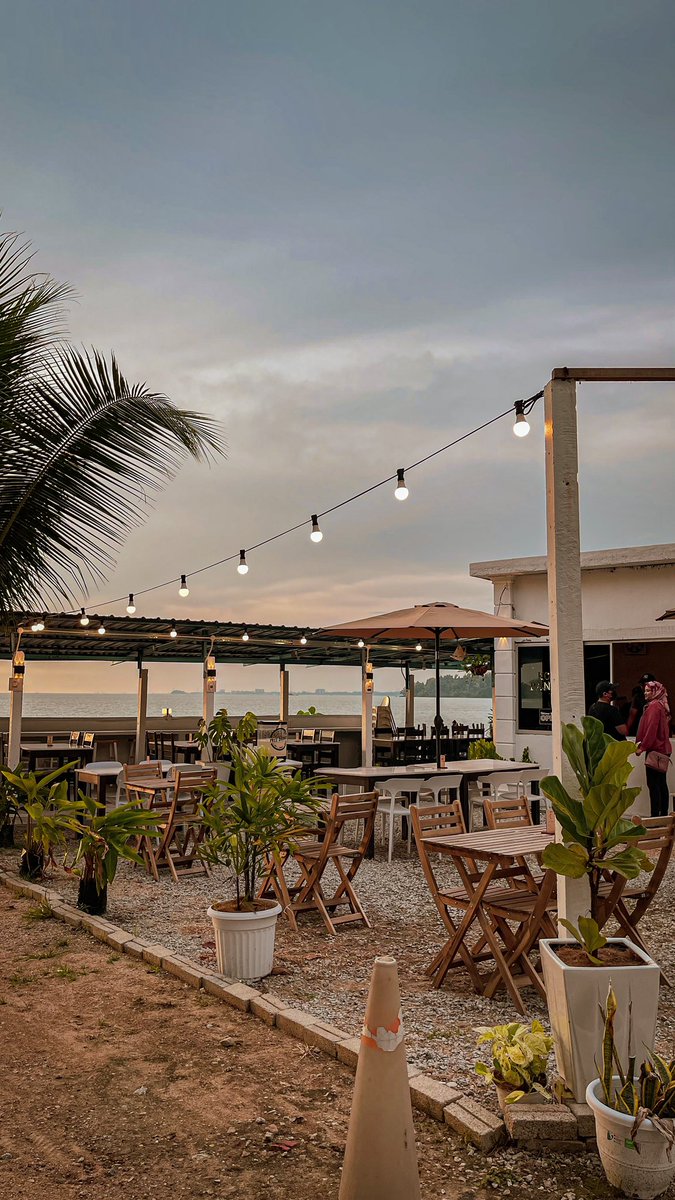 rienayumi's tweet photo. Cafe #172023

Kopi Pantai Port Dickson
Operation Hours: 4pm - 11pm

Coffee shop with good sunset view

@ngopiss @petakopi_my https://t.co/cHTeocAErA