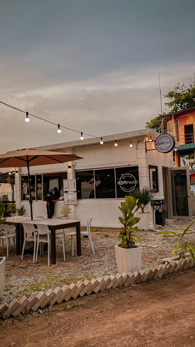 rienayumi's tweet photo. Cafe #172023

Kopi Pantai Port Dickson
Operation Hours: 4pm - 11pm

Coffee shop with good sunset view

@ngopiss @petakopi_my https://t.co/cHTeocAErA