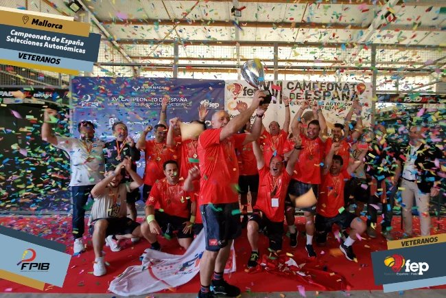 padelfederacion's tweet photo. ๐๐๐ ๐๐๐ฆ๐ฉ๐๐จ๐ง๐๐ญ๐จ ๐๐ ๐๐ฌ๐ฉ๐รฑ๐ ๐๐๐ฅ๐๐๐๐ข๐จ๐ง๐๐ฌ ๐๐ฎ๐ญ๐จ๐งรณ๐ฆ๐ข๐๐๐ฌ ๐๐ ๐๐๐ญ๐๐ซ๐๐ง๐จ๐ฌ
๐ENTREGA DE PREMIOS 1ยช Categorรญa Masculina
๐ฅ@FMP_Padel
๐ฅ@PadelCV
๐ @rnadalacademy
๐ Padel Indoor Manacor
๐ค๐ฝ @FPadelIB
#CESAVMallorca2023
#FEP #FEPpadel https://t.co/M27BAyoz9A