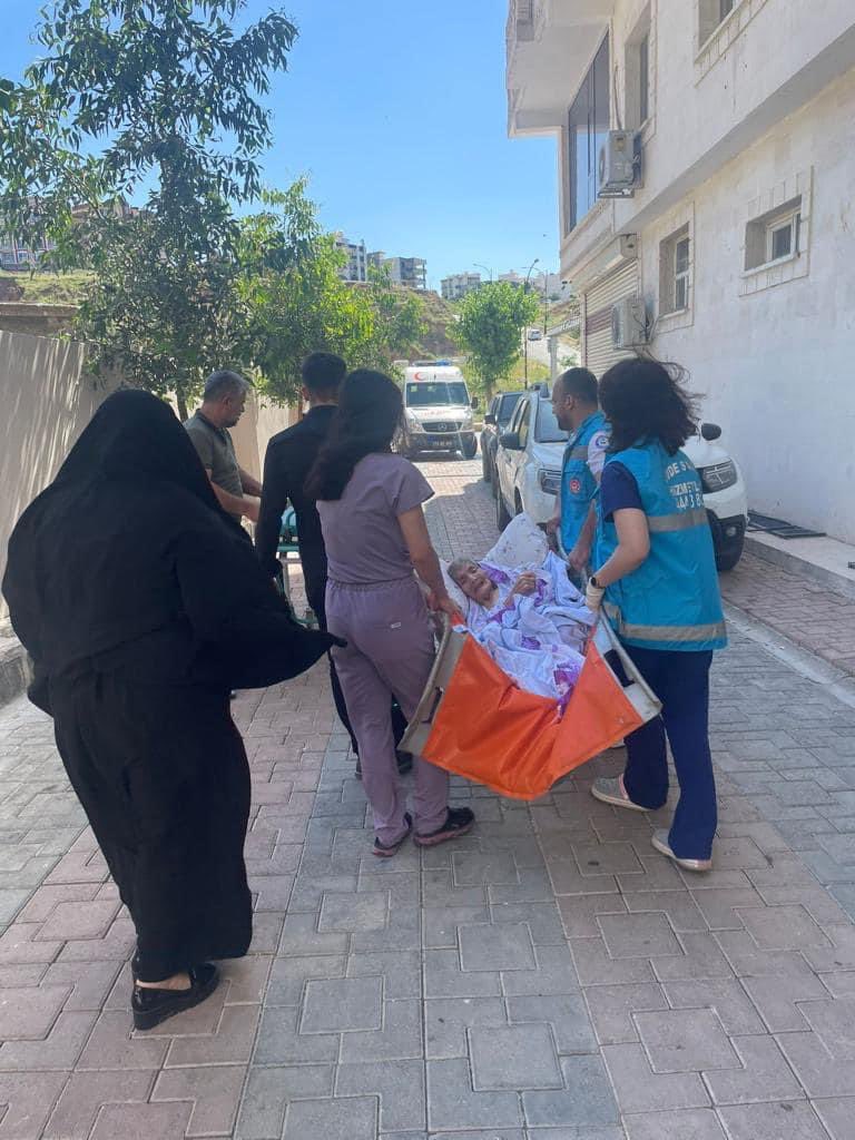 96 yaşında oy kullanmaya gitti. #cizre