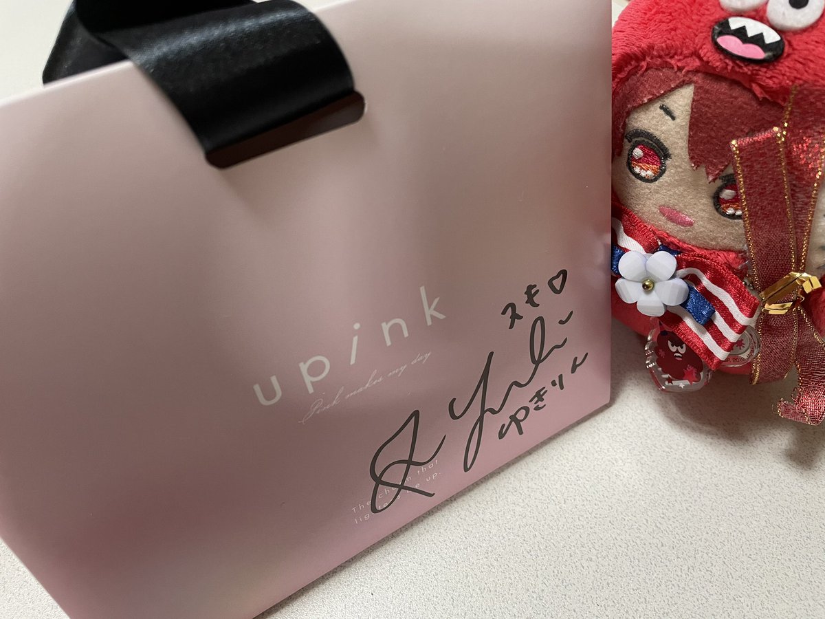 Haduki_ain's tweet photo. ロフト栄までコスメのお渡し会に行ってきました！
本物のアイドルの可愛さを目の当たりにしました💕もー！めちゃくちゃ可愛い！どこもかしこも！
たくさんお話させていただきました✨
コスメいっぱい使います！幸せ🍀💕
#ゆきりん
#柏木由紀
#upink 
#ユーピンク 
#ゆきりんユーピンク https://t.co/p2Dc6OSW2A