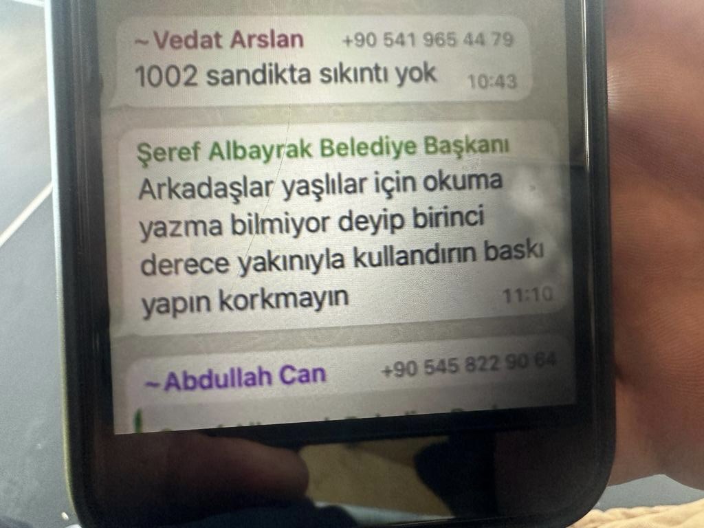 İki yanlıştan bir doğru asla çıkmaz! 
Liyakat derken bunu kast ediyoruz. Kayyum olarak atanan kaymakam taşımalı oylarla belediye başkanı yapıldı. Sonuç işte bu.