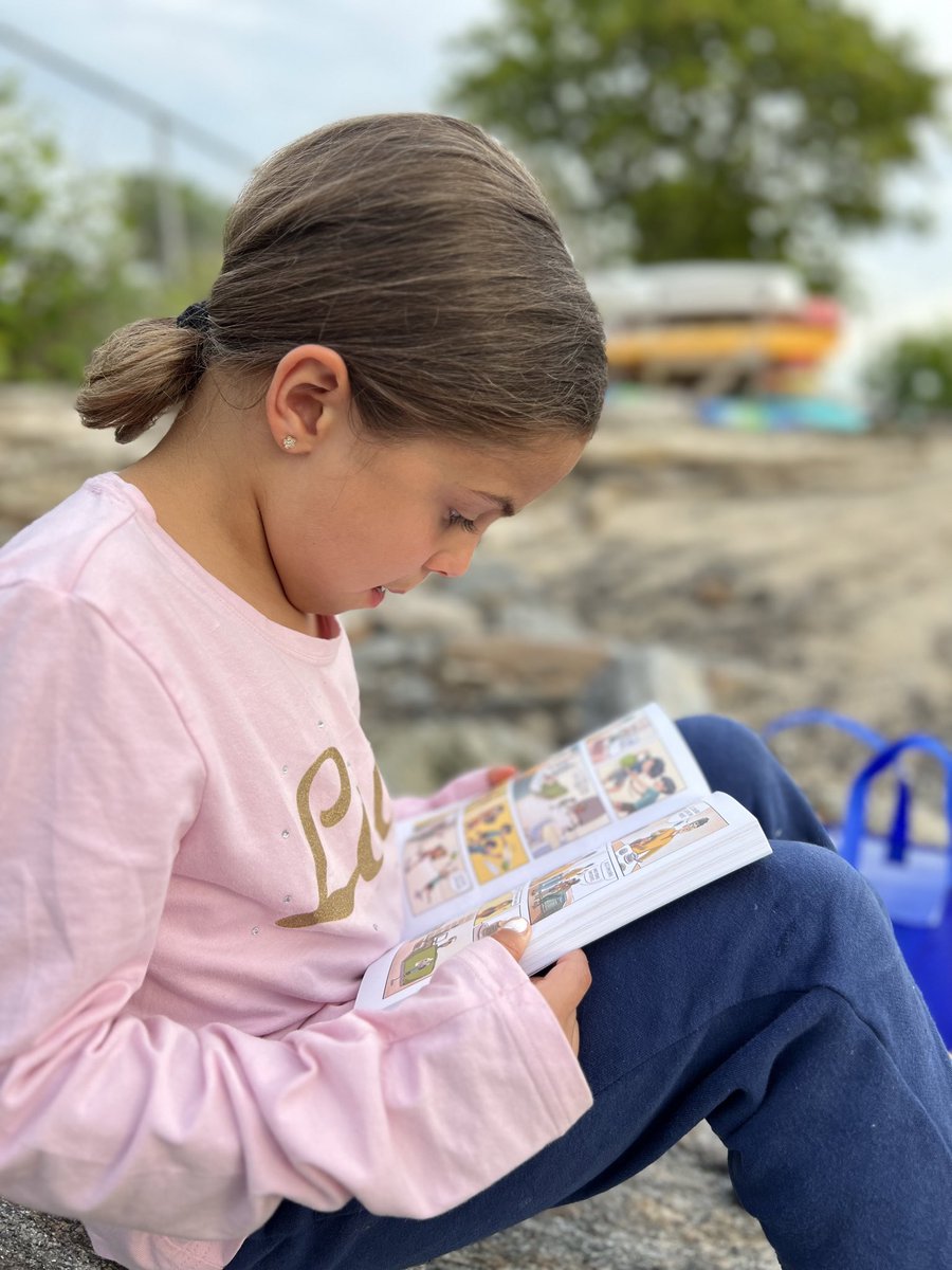 LiteracyLisa's tweet photo. Brookside book fair success! She’s loving Alérgica, Spanish language edition, by Megan Wagner Lloyd &amp; Michelle Mee Nutter, ed. by Maria Domínguez y Abel Berriz. Love how she’s growing her reading taste and exploring new books in Spanish and in English. ❤️ bilingual education! https://t.co/R27jnthF6V