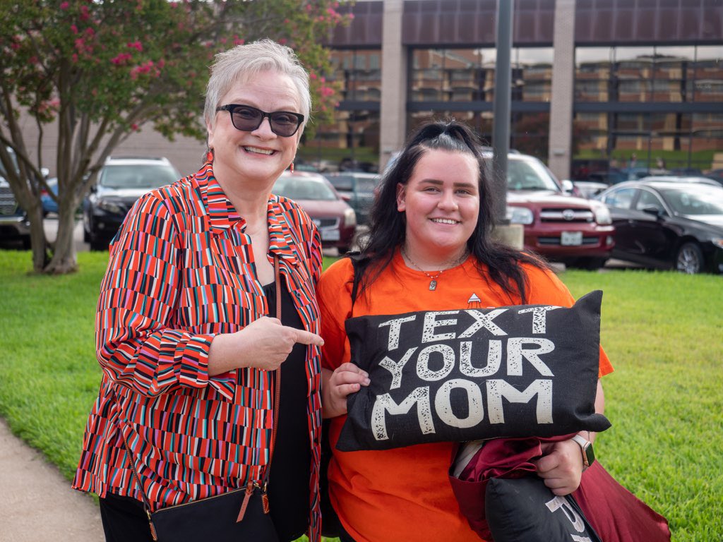 shsucailife's tweet image. Happy Mother’s Day to all Bearkat moms and mother figures in our #SamFam! And don’t forget to “text your mom”! 🧡 #SHSU