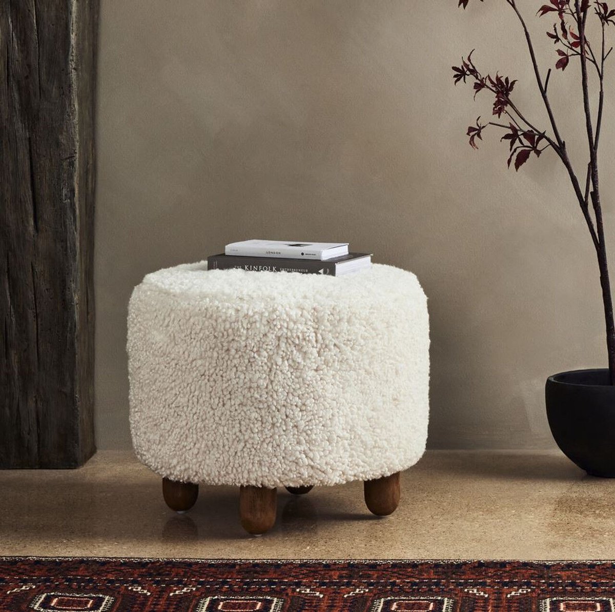 clutch_modern's tweet photo. Transform your living room with a stylish and functional ottoman! It's the perfect addition to kick up your feet or serve as extra seating for guests. Don't miss out on this must-have piece of furniture! #interiordecor  #HomeDecor #decor #modern #design https://t.co/Eq0qe6y3mz