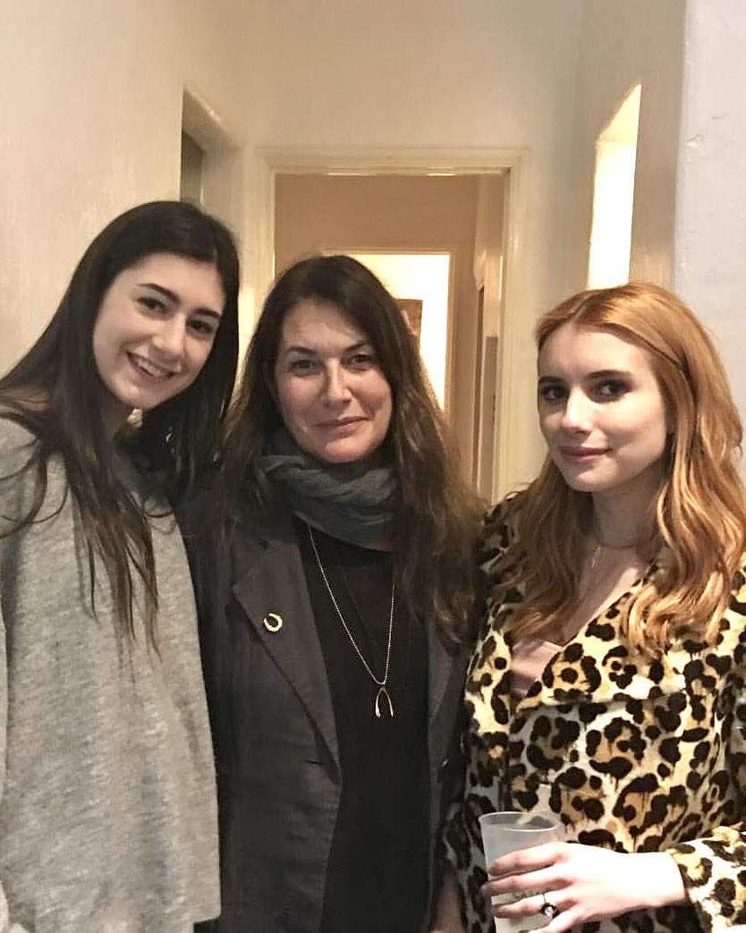 EmLove59's tweet photo. 🥰💖 Happy Mother’s Day 💞 hope everyone have a Great day ☀️🌸🌼 @RobertsEmma #EmmaRoberts #KellyCunningham #GraceNickels https://t.co/OwxcP8gLvf