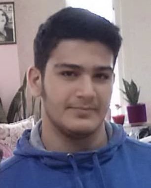 #عرشیا_تکدستان که در اعتراضات اخیر از سوی دادگاه انقلاب مازندران تحت فشار و شکنجه شدید مجبور به اعتراف اجباری شد و به جرم «محاربه و افساد فی‌الارض» به اعدام محکوم شده بود، شامگاه شنبه ۲۳ اردیبهشت ۱۴۰۲ آزاد شد.
وکیل ایشان، محمدحسین آقاسی در حساب توییتر خود گفت:
قراربود اعدام شود.