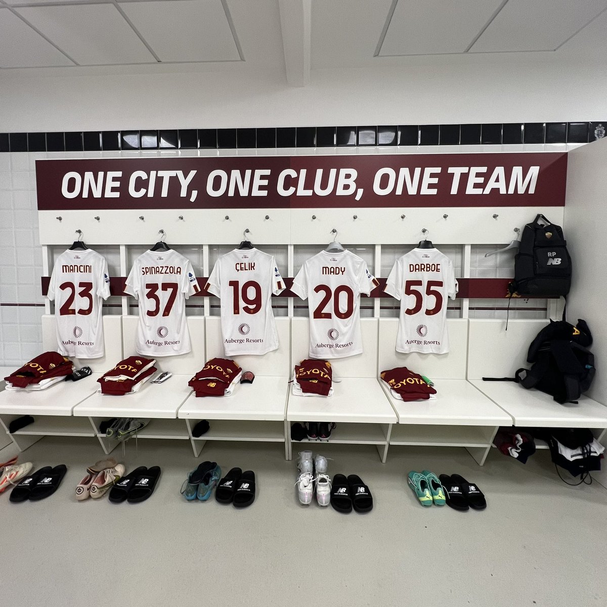 A look inside the dressing room. 🐺 

#ASRoma #RomaBologna
