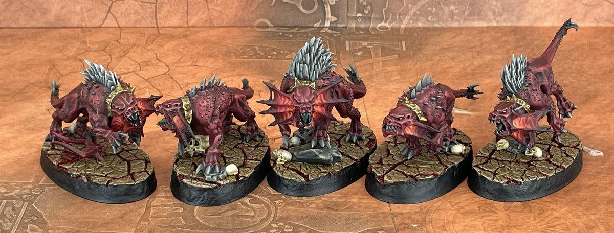 I need to put some bloodvine on these puppies but they are essentially done. Doing a more conventional scheme was nice break  #GreenKhorne #WarhammerCommunity