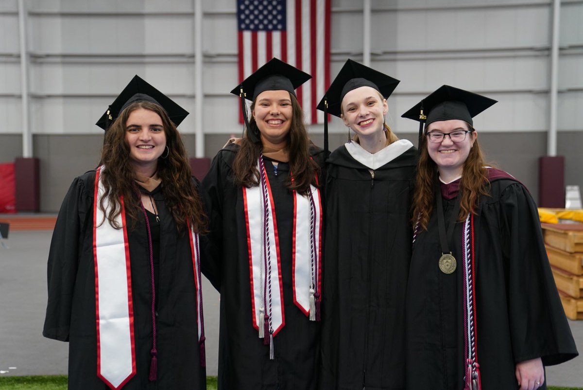 AquinasCollege's tweet photo. Lots of smiles yesterday! 🎓😁 Congratulations to our new graduates! 👏🏻 https://t.co/zL3SM7QyRk