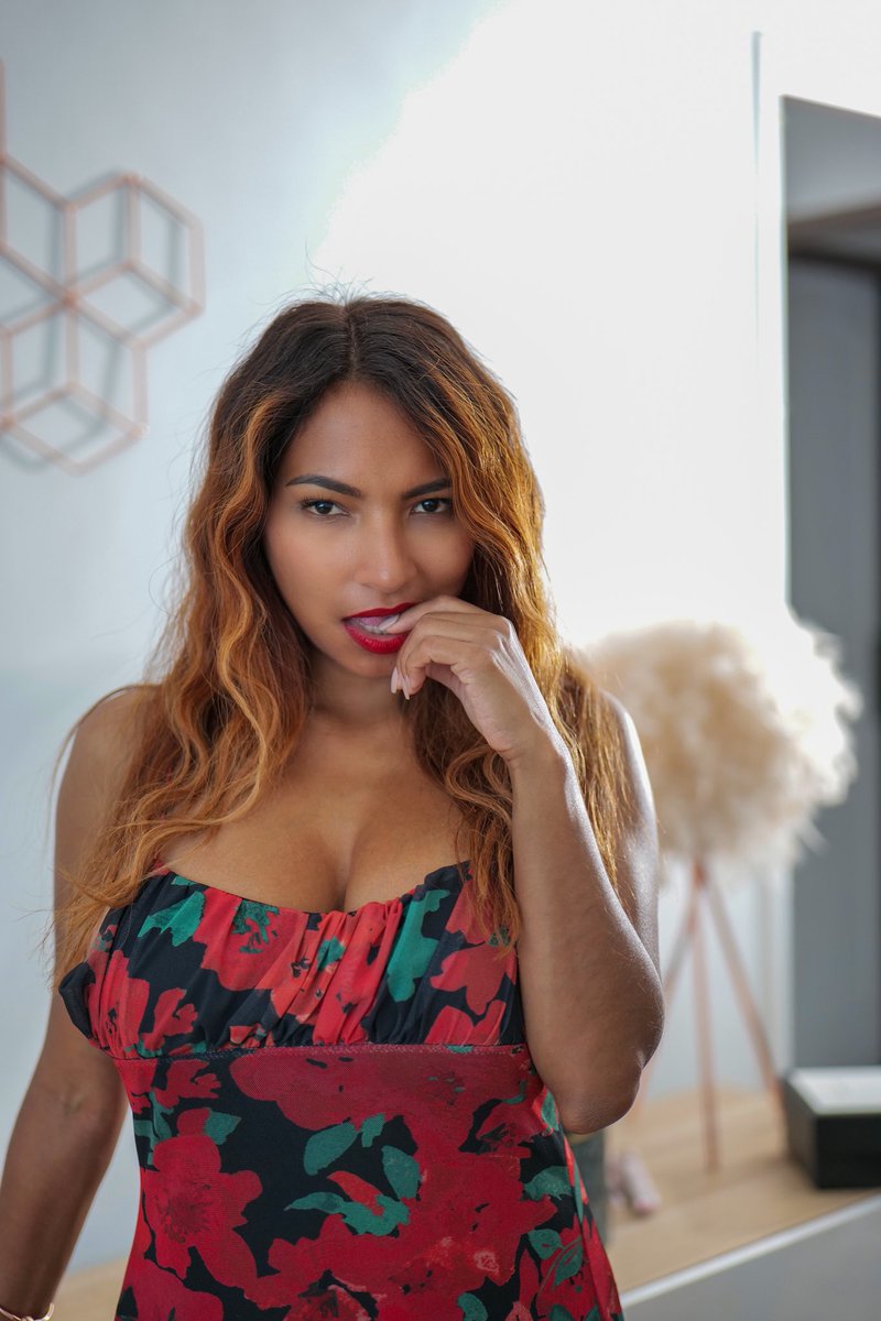 Latika Jha on Twitter: "New photoset available tonight ️ FULL PICS ️