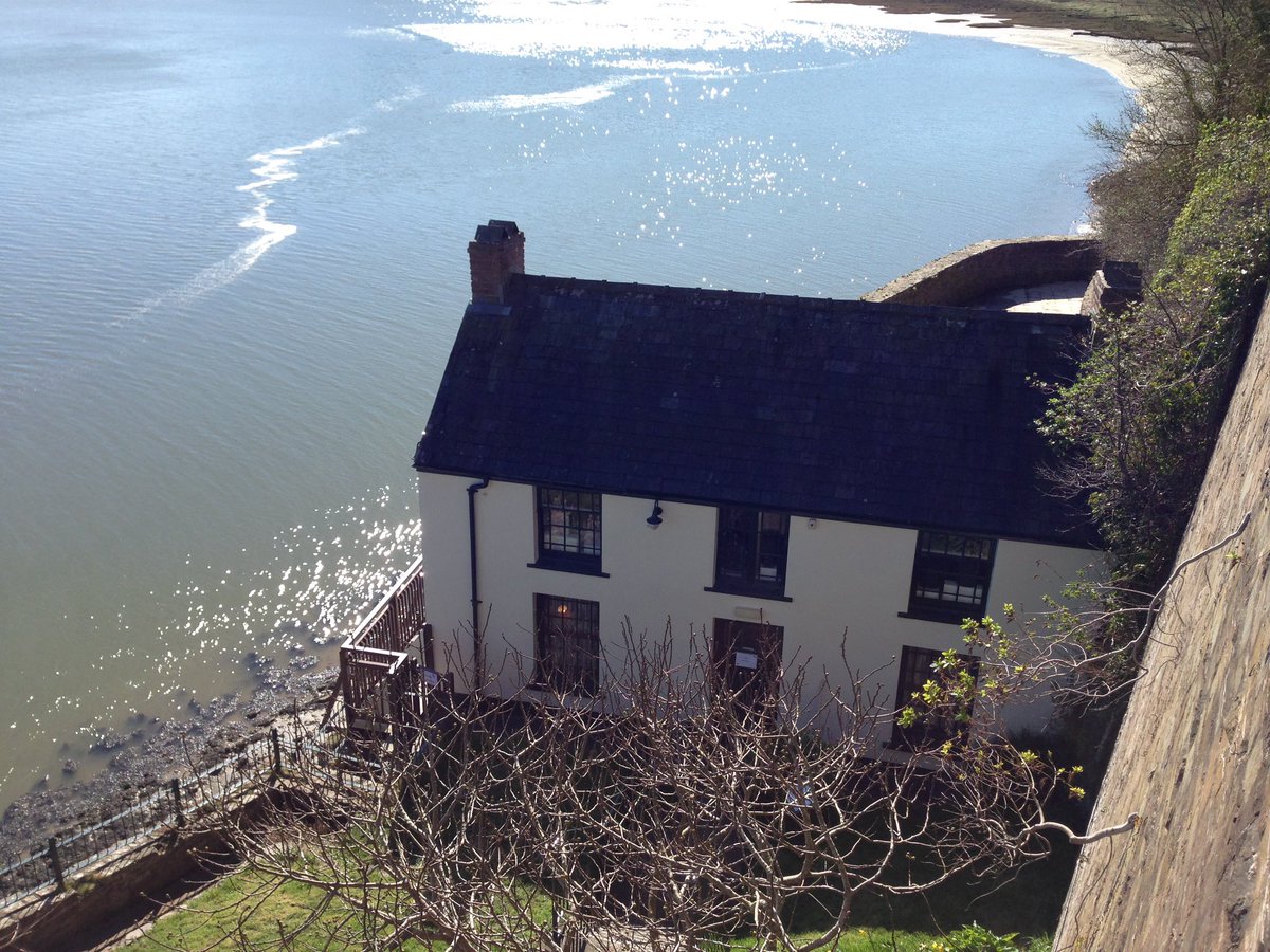 I will warm the sheets like an electric toaster, I will lie by your side like the Sunday roast
#DylanDay
