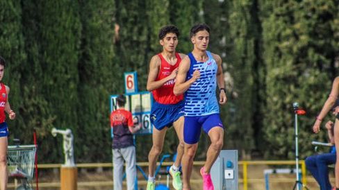 Jehad Janati <a href="/_JehadJs/">Jehad Janati Smouni</a> 8.17.50 en 3000m de la mano de su compañero y amigo Pol Oriach <a href="/PolOriach/">Pol Oriach Enjuanes</a> 
Grandes!!💪🏽
#trabajoenequipo #amistad #compañerismo #phondyteam
