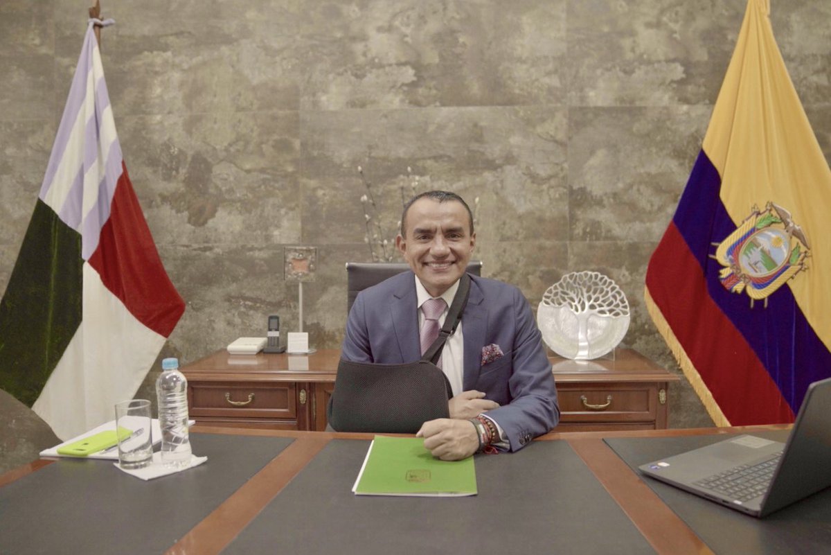 Buenos días, Portoviejo.
Ya estamos despachando desde la Alcaldía que le pertenece a todos los portovejenses.
Ninguna retorcida intención podrá contra la voluntad de un pueblo.