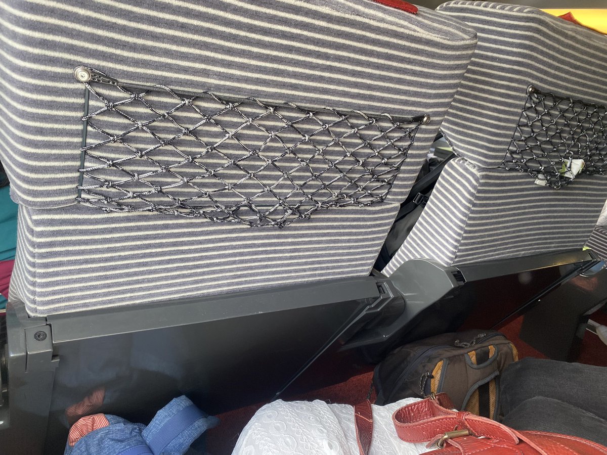 _eglantine_nvo's tweet photo. @SNCFVoyageurs  actuellement dans le TGV 6038 entre Montpellier et Paris (complet). 
Au prix des billets en 1ere, je déplore les tablettes et repose pieds cassés et et la clim non fonctionnelle qui a pour conséquence que le wagon est un frigo. Comment obtenir une compensation ? https://t.co/gwOIGWXvhe