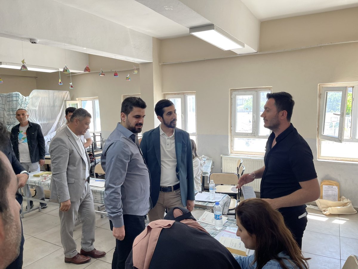 avmadmr's tweet photo. Oyumuzu kullanarak irademizi ortaya koyduk. 
Sonrasında Kurucu İl Başkanımız @mujdeci_melik ile birlikte vatandaşlarımızın iradelerine sahip çıkmak üzere saha ziyaretleri yaptık. İnanıyorum ki her şey çok güzel olacak🫶🏻
@alibabacan @kilicdarogluk @emin_ekmen https://t.co/Ts6OYUtoeD