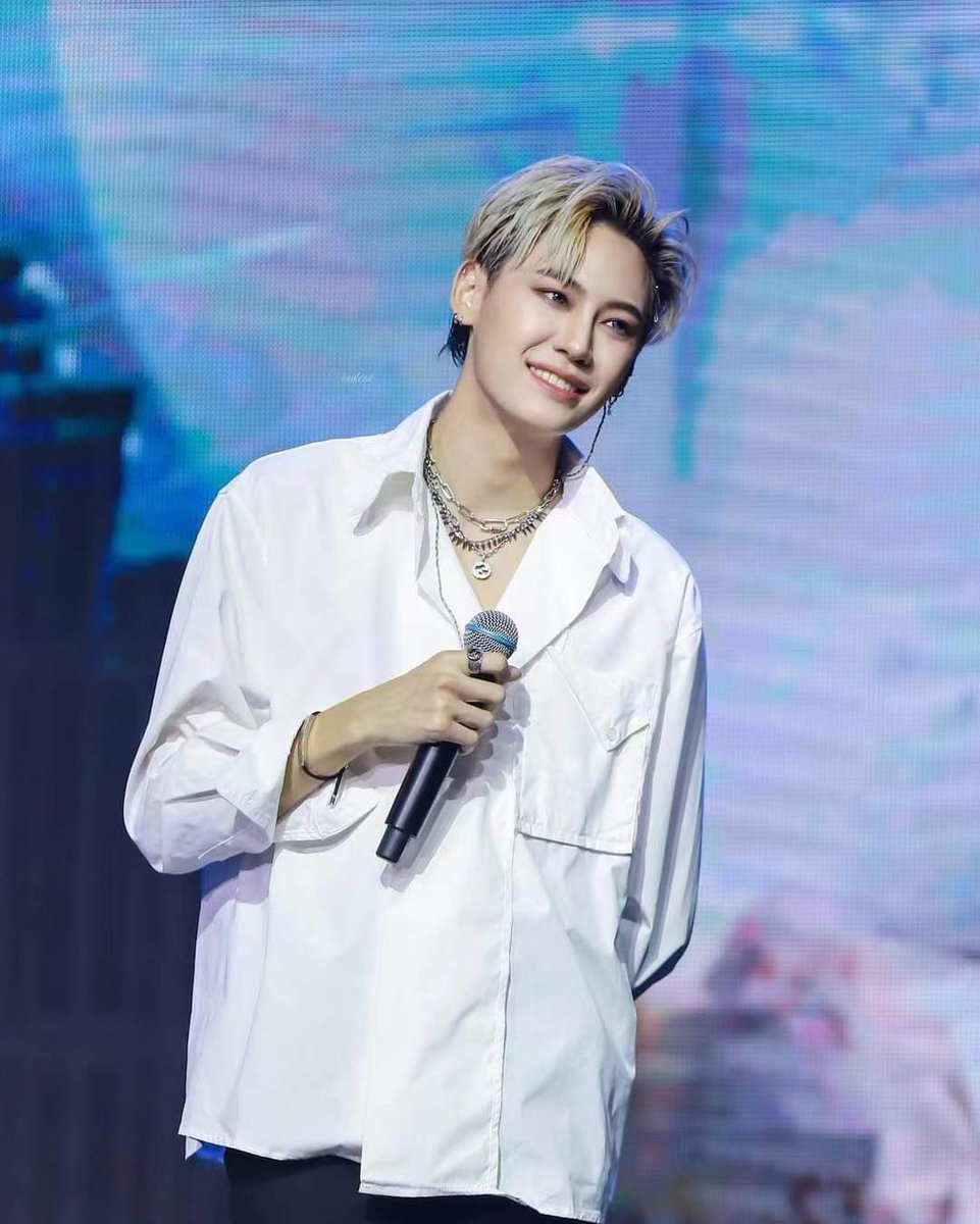 Psn_Boun's tweet photo. ɢᵒᵒᵈ ɴⁱᵍʰᵗ 
喜欢看你在舞台上闪闪发光的样子🥰

Ⓒbb's Facebook #bb0un @bb0un https://t.co/6hyrVKmbbl