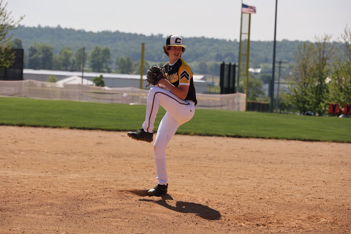 CanesMidAtl2027's tweet photo. END 1:

❗️CANES ARE ON THE BOARD ❗️

@thjones321 hits a sac fly with bases loaded scoring @LukeGamble_5 &amp; an error by Five Star adds another 😮‍💨

@MengelCooper27 shuts it down on the bump with 2Ks and a ground out in the bottom of the inning 😤 https://t.co/RAb8YaCCix
