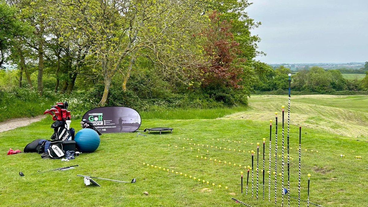 GolfTricks's tweet photo. We had a lot of fun yesterday evening @theoxfordshire show casing a few #golftricks @SrixonEurope @ClevelandGolfEu @Ducadelcosma_
#trickgolf #trickgolfshow #lotsoffun https://t.co/FVRbRDJg4V