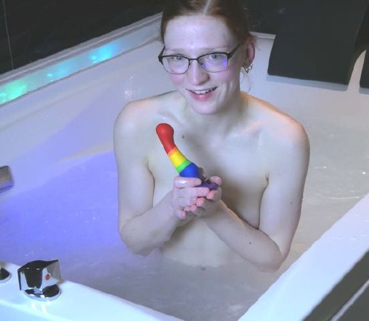 Was habe ich nur im Whirlpool getrieben? 📷📷 Das neue Video gibt's ab sofort bei MDH: https://t.co/FwpQpGdThZ<a href="/tag/nature"class="tags"><span>#nature</span></a><a href="/tag/bikini"class="tags"><span>#bikini</span></a><a href="/tag/redhead"class="tags"><span>#redhead</span></a><a href="/tag/austria"class="tags"><span>#austria</span></a><a href="/tag/girlswithglasses"class="tags"><span>#girlswithglasses</span></a>