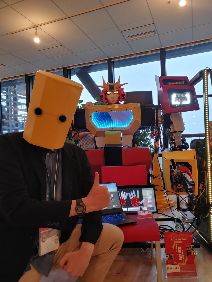 GARUGAKI's tweet photo. ファイバリオンと記念撮影！
顔が戻ってきました。
#ROSRobotParty 
#rosjp https://t.co/KuWY0kdLIt