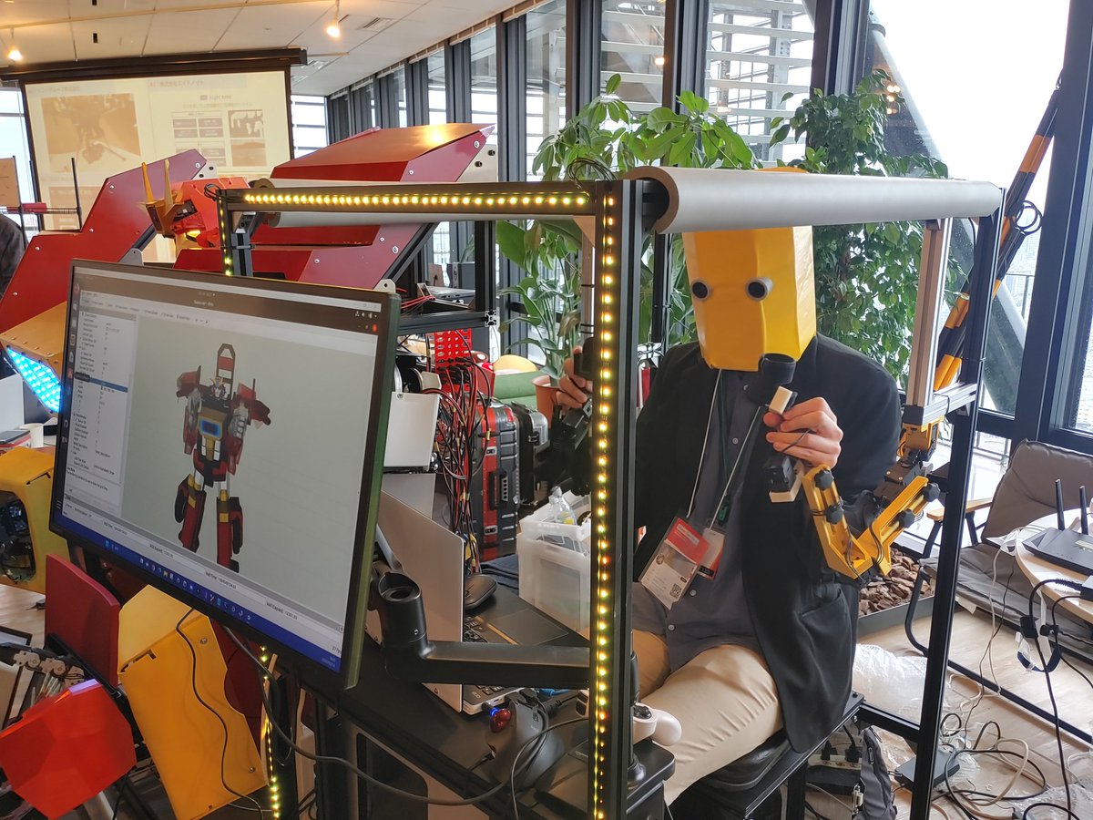 GARUGAKI's tweet photo. ファイバリオンと記念撮影！
顔が戻ってきました。
#ROSRobotParty 
#rosjp https://t.co/KuWY0kdLIt