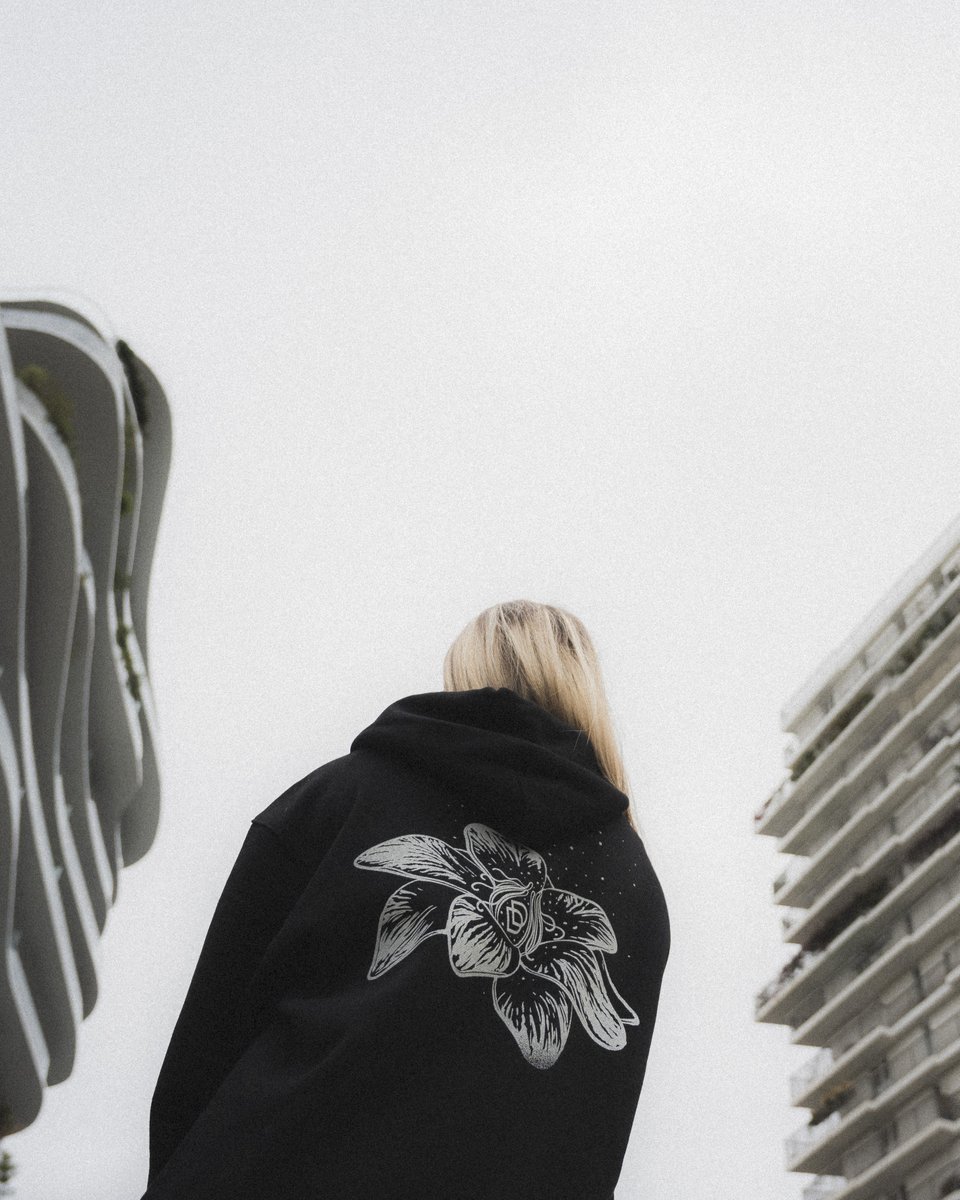 Time to shine with your limited edition hoodie 🌸

Designed by DOGAMÍ, manufactured by @GAP 🇺🇸