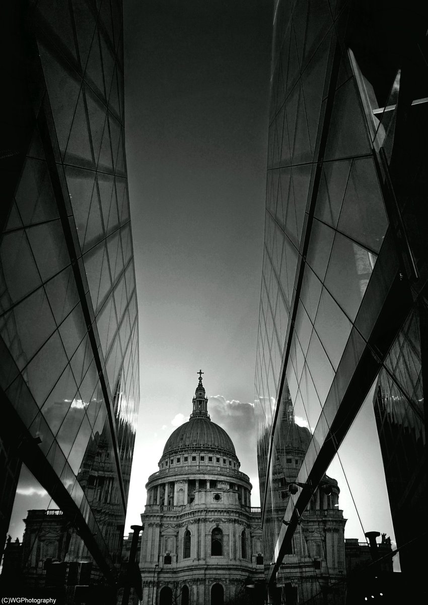 WilliamGlen's tweet photo. #stpauls #StPaulsCathedral #london #streetphotography #blackandwhitephotography #onechange #newonechange https://t.co/1q4wXNUWjY