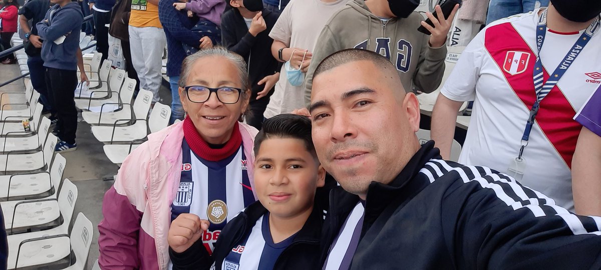 outofideas88's tweet image. #MiPrimerHincha Feliz Dia Mama Isabel, TE AMO 💙, Gracias por acompañarnos siempre en nuestras aventuras en Matute.