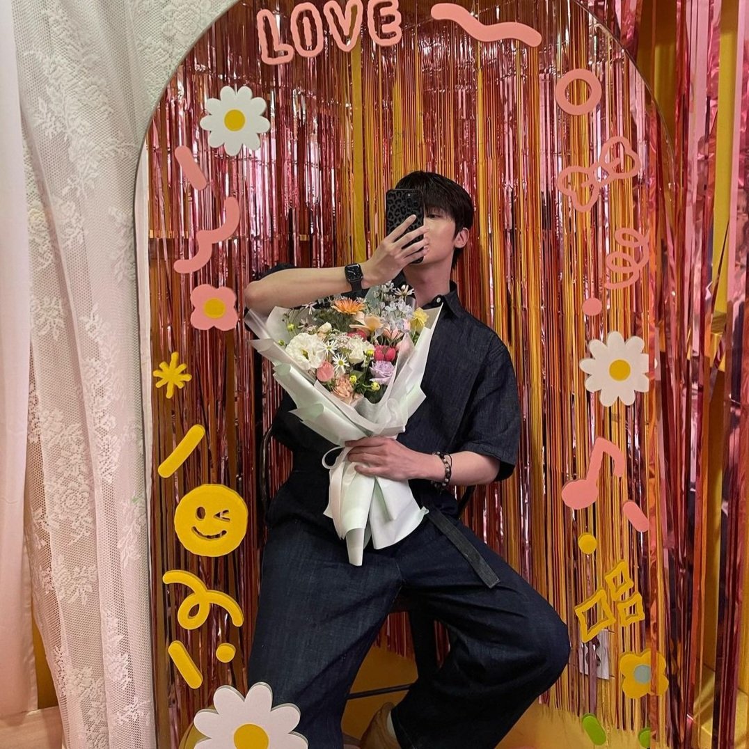 YCHD_514's tweet photo. 예찬이는 이미 많은 사랑들을 말해주기에 많은 사랑을 받는게 과분하지않아 
매년 5월 14일은 비가와도 맑게 웃는 네가 있기에 맑은 날로 기억되고 바람이 불어도 따뜻한 너이기에 따뜻한 날로 기억될거야 
따뜻한 봄을 선물해줘서 고마워
포근했던 하루를 잊지않고 기억할게
생일 축하해 예찬아•ᴗ• https://t.co/AYacHKqm0q