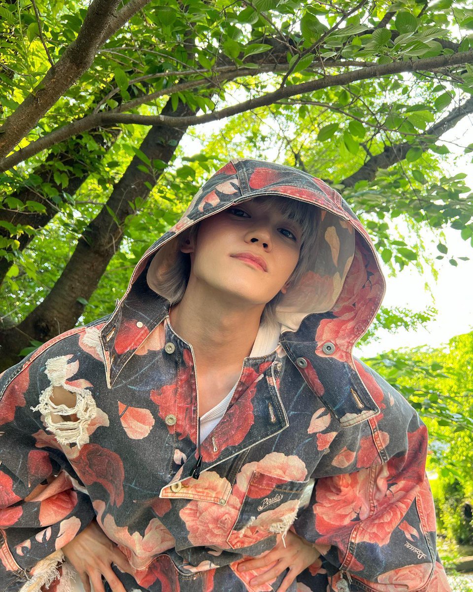 typflight's tweet photo. #톨로이즈커밍
#TAEYONG1stSOLO
taeyong 1st solo mini album🌹
우리 툥프들 툥이랑 꽃길만 걸어요~~ https://t.co/cFlvNb5dCr