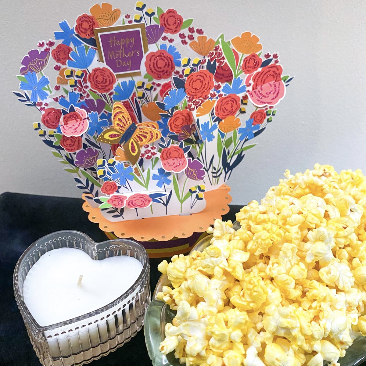 jollytimepops's tweet photo. Get it poppin with mama this Mother’s Day 🍿🌸☀️ Comment below how you're spending the day!

#JOLLYTIME #JollyTimePopCorn #HaveaJollyTime #pophappiness #TheOfficialSnackOfHappiness #popcornbox #popcornlover #popcornday #popcornhomemade #products #PopCorn #May14 #HappyMothersDay https://t.co/dD7NV5Lryc