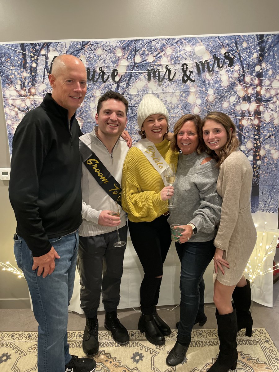 AvenueDevel's tweet image. Happy Mother&apos;s Day! A special shoutout to the wonderful mothers of Avenue. 💐
Ladies, we recognize and honor you for all of your hard work! Your dedication to your families and Avenue&apos;s mission to #DevelopWithPurpose is inspiring.