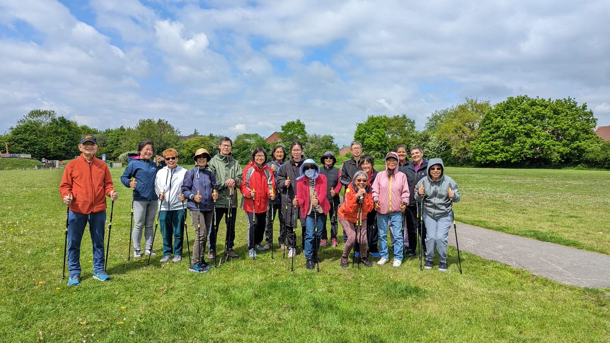 People turned out in force for Henrietta's Bristol Walk Fest Nordic walking taster in Jubilee Green. 16 happy converts to Nordic walking!
#BWF23 #BritNW