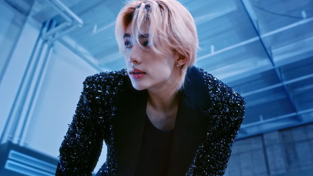 hyunjin pics tweet media