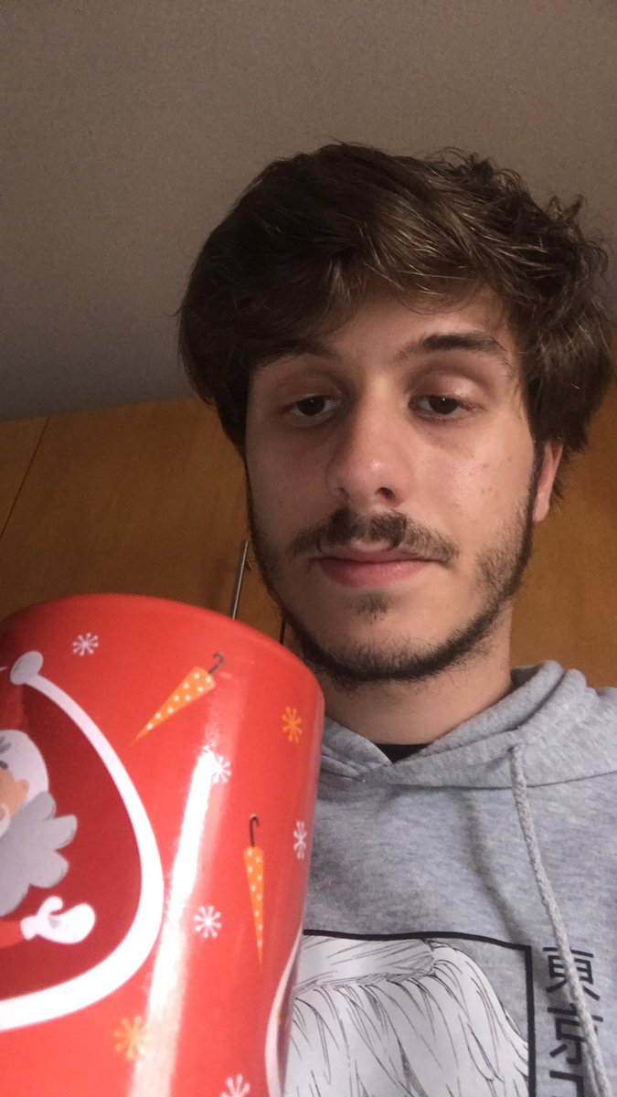 wordreference__'s tweet photo. Eu e o meu filme favorito 😎 https://t.co/ase7PRqRaq
