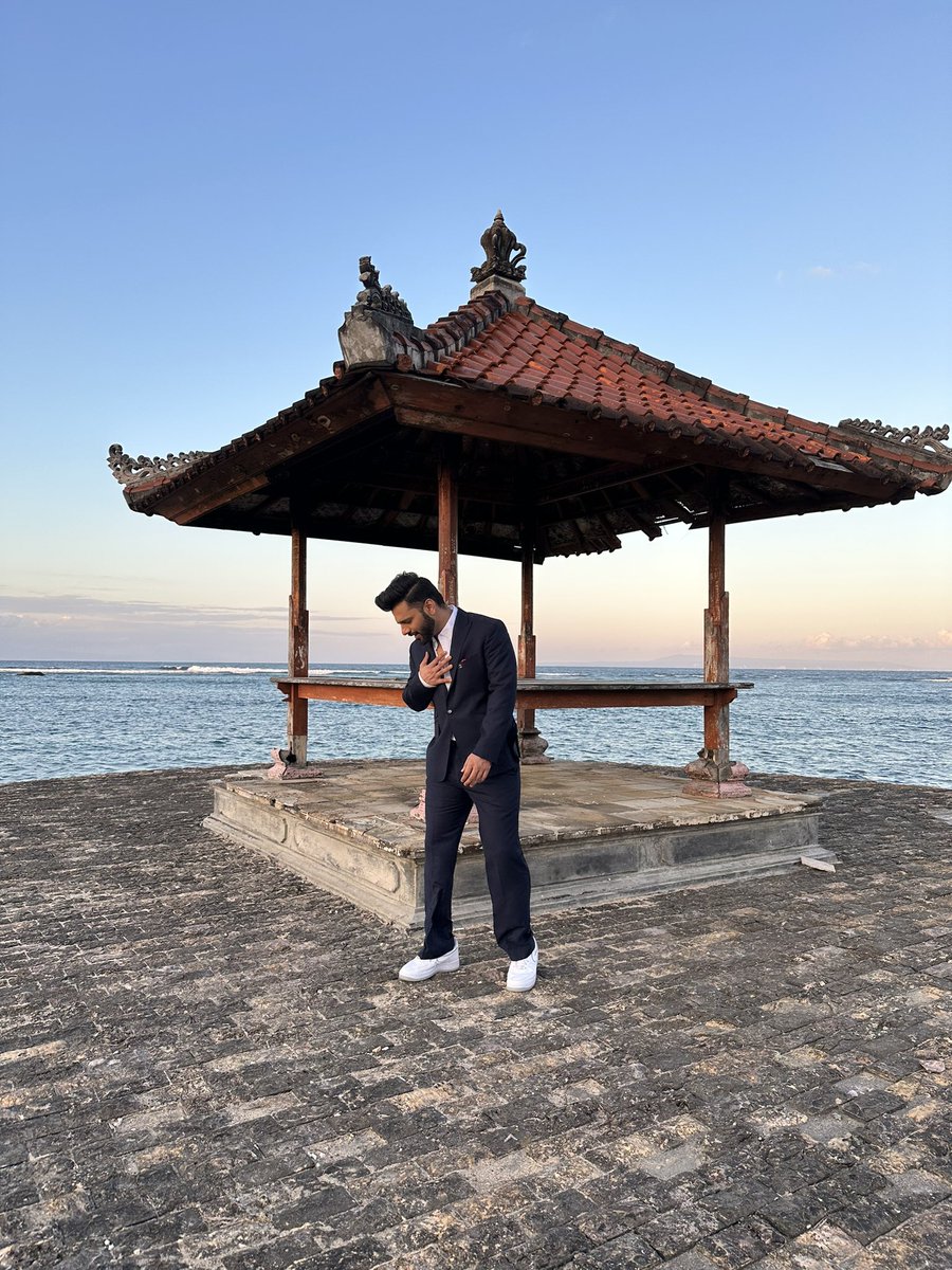 rahulvaidya23's tweet photo. Bali.. Dapper I guess 🌊😍 https://t.co/IcZuIhbAMZ