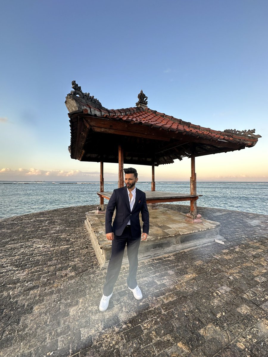 rahulvaidya23's tweet photo. Bali.. Dapper I guess 🌊😍 https://t.co/IcZuIhbAMZ