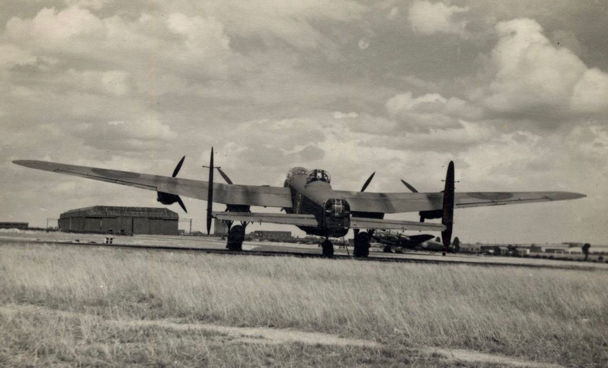 rafbinbrookcoll's tweet photo. HAPPY 460 DAY! 
Exactly 80 years ago today the legendary @AusAirForce 460 Squadron arrived at @RAF Binbrook
460 made an enormous contribution in WWII as part of Bomber Command &amp; played a pivotal role in Op Manna.
Today we celebrate their inspirational courage and sacrifice 🇦🇺❤️ https://t.co/hKQBGZM1ln