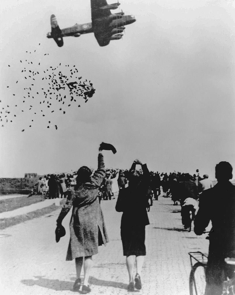 rafbinbrookcoll's tweet photo. HAPPY 460 DAY! 
Exactly 80 years ago today the legendary @AusAirForce 460 Squadron arrived at @RAF Binbrook
460 made an enormous contribution in WWII as part of Bomber Command &amp; played a pivotal role in Op Manna.
Today we celebrate their inspirational courage and sacrifice 🇦🇺❤️ https://t.co/hKQBGZM1ln