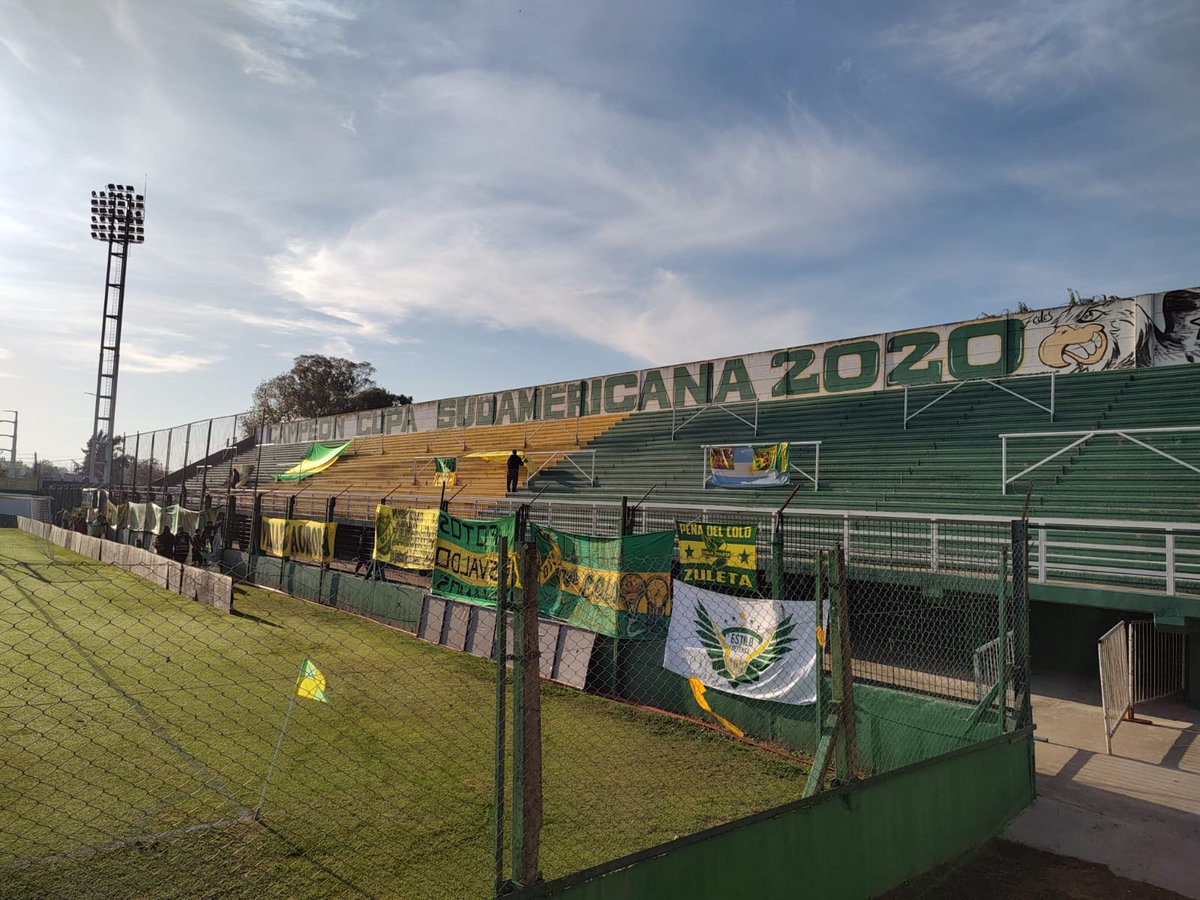 EstiloDefensa's tweet photo. 📣El Tito va tomando color para otra tarde de domingo y fútbol en Varela!! Recordas cuando nuestras canciones hablaban de los sábados? Disfrutemos hoy cumplimos 9 años en Primera A‼️
#DefensayJusticia #EstiloDefensa https://t.co/vrelLt1WTC