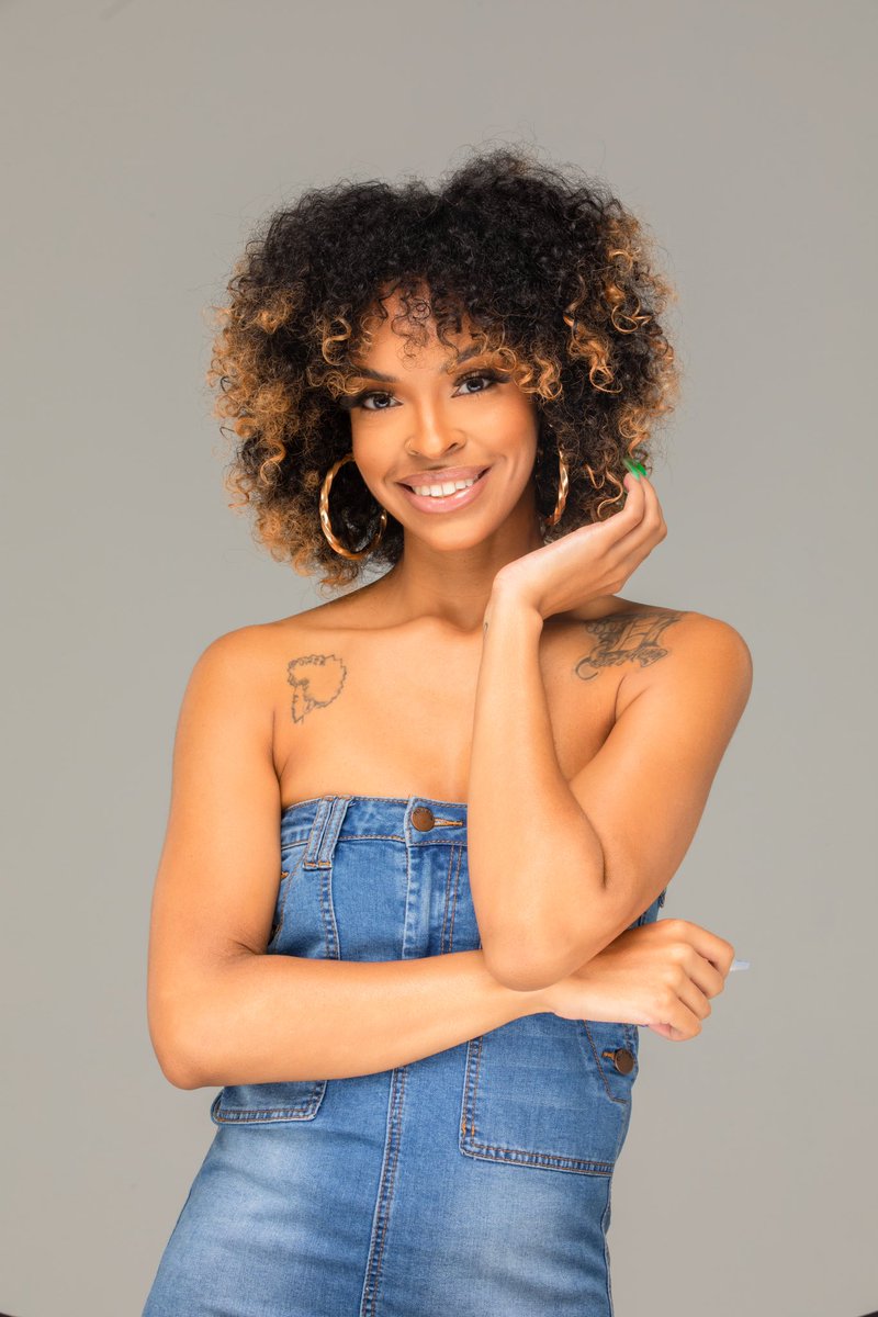 CrownConvosPod's tweet photo. Happy Mother’s Day to our beautiful hosts @msjenNjuicee and @PronouncedKAYLA ! The both of you have tackled motherhood and are raising two beautiful little girls! We salute you for all of your hard work and celebrate you today! 💐🌻👑 https://t.co/6V8ilZcYiX